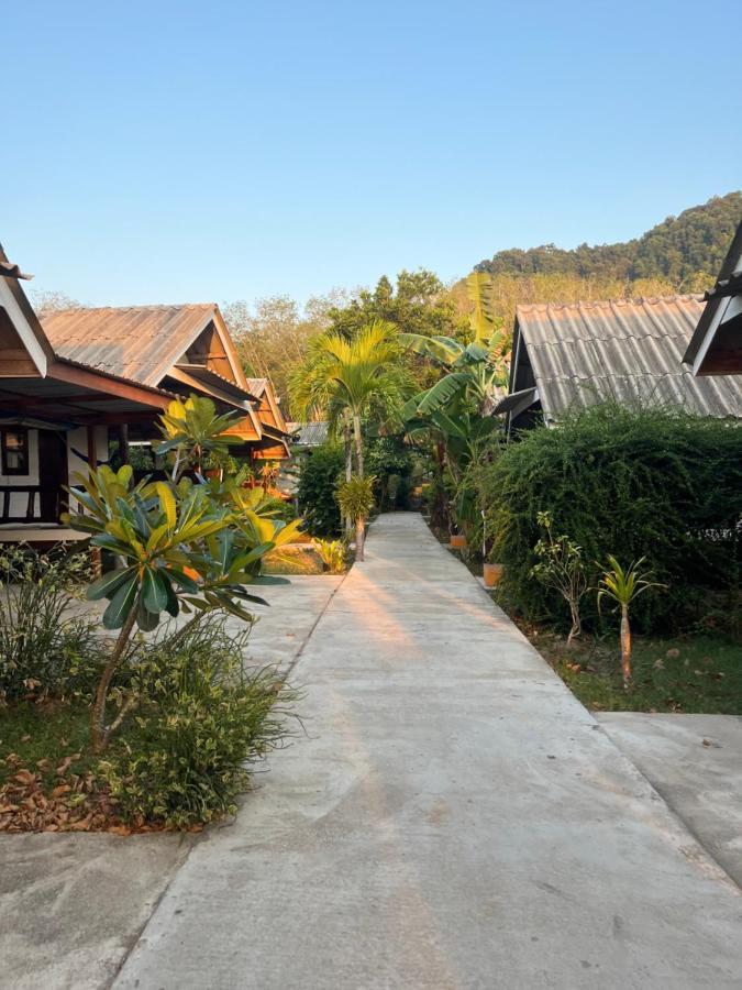 Pyramid Bangalow Ban Laem Sai Exterior foto