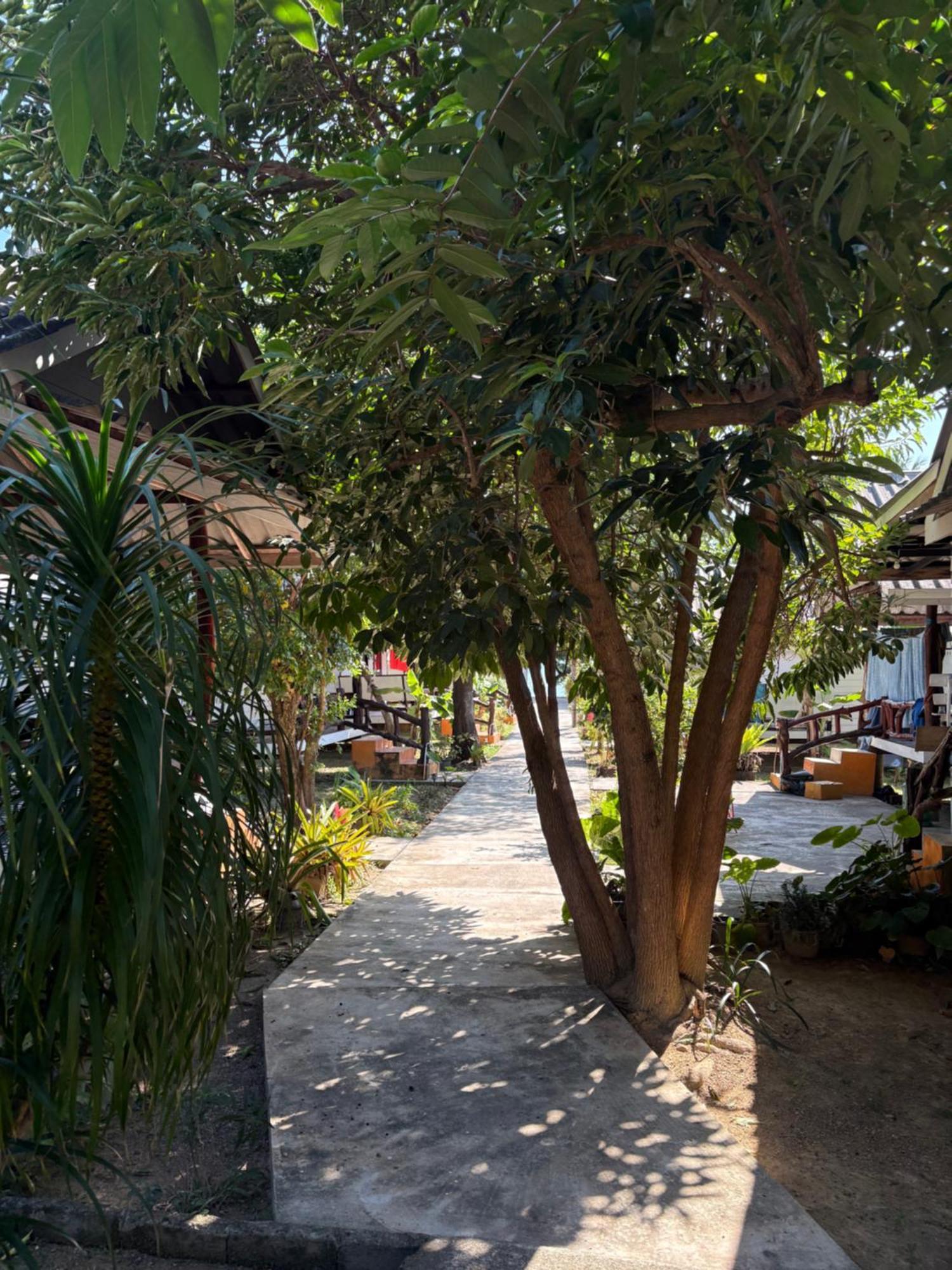 Pyramid Bangalow Ban Laem Sai Exterior foto